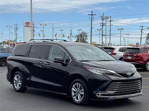 2022 Toyota Sienna Limited 7-Passenger
