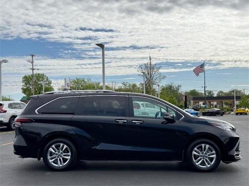 2022 Toyota Sienna Limited 7-Passenger