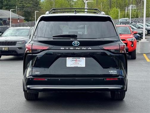 2022 Toyota Sienna Limited 7-Passenger