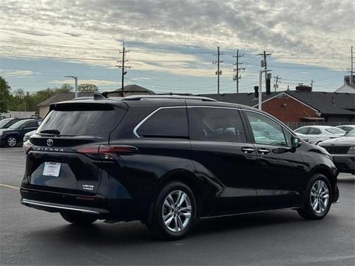 2022 Toyota Sienna Limited 7-Passenger