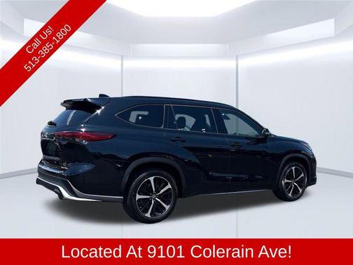 Midnight Black Metallic 2022 Toyota Highlander XSE