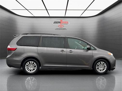 2017 Toyota Sienna XLE Premium