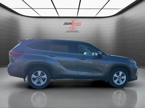 Magnetic Gray Metallic 2021 Toyota Highlander L