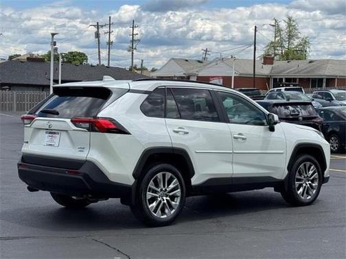 2022 Toyota RAV4 XLE Premium