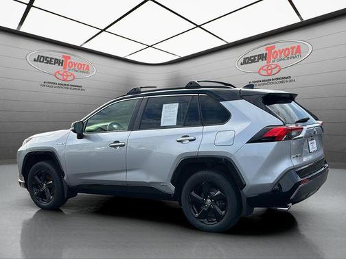2020 Toyota RAV4 Hybrid SE