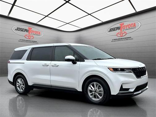 2024 Kia Carnival LX