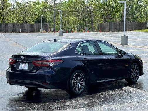2022 Toyota Camry Hybrid XLE