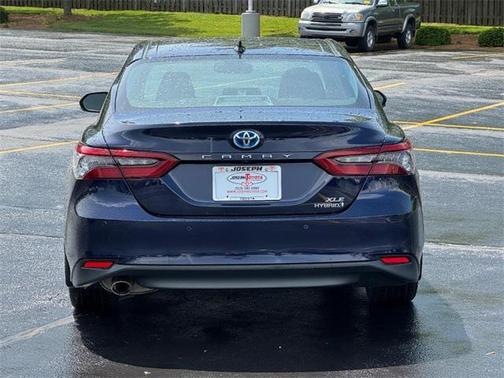 2022 Toyota Camry Hybrid XLE