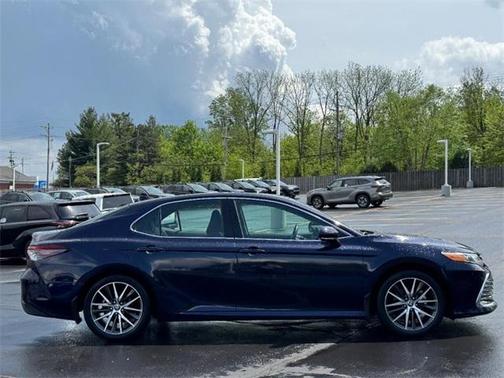 2022 Toyota Camry Hybrid XLE