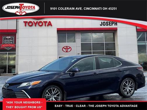 2022 Toyota Camry Hybrid XLE