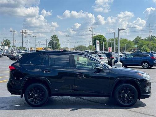 2023 Toyota RAV4 Hybrid SE