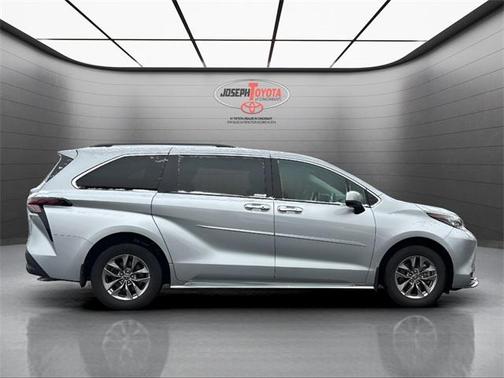 2023 Toyota Sienna XLE