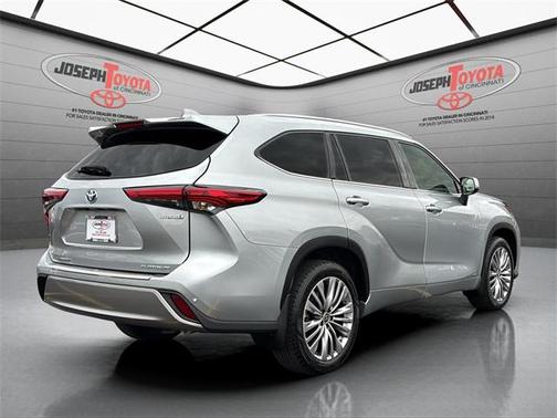 2022 Toyota Highlander Hybrid Platinum