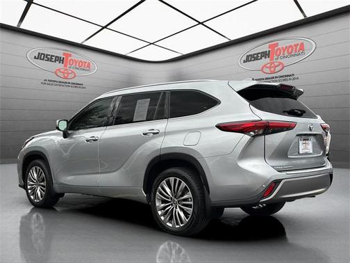2022 Toyota Highlander Hybrid Platinum