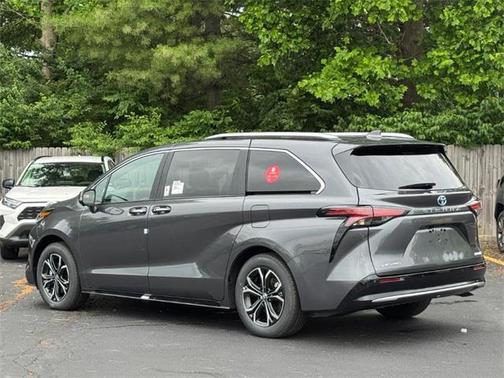 2025 Toyota Sienna Platinum 7 Passenger