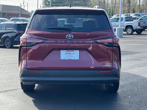 2022 Toyota Sienna XLE 8 Passenger