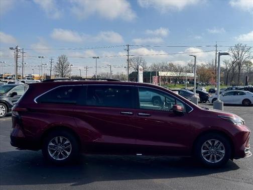 2022 Toyota Sienna XLE 8 Passenger