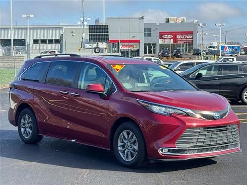 2022 Toyota Sienna XLE 8 Passenger