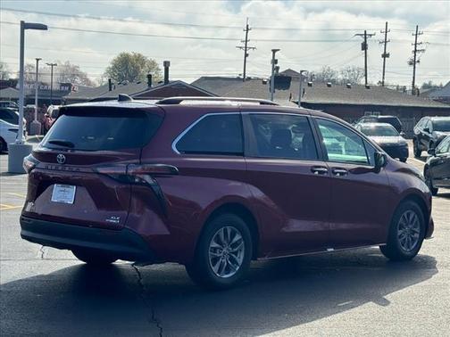 2022 Toyota Sienna XLE 8 Passenger