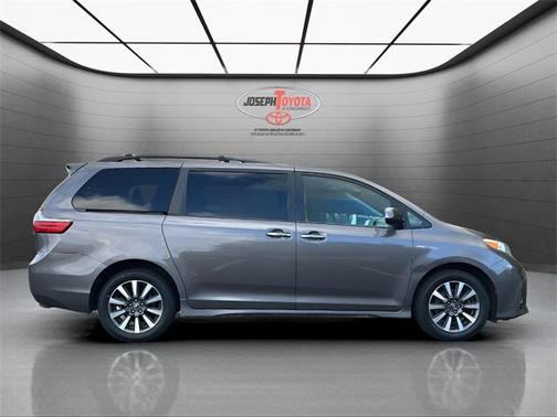 2018 Toyota Sienna XLE