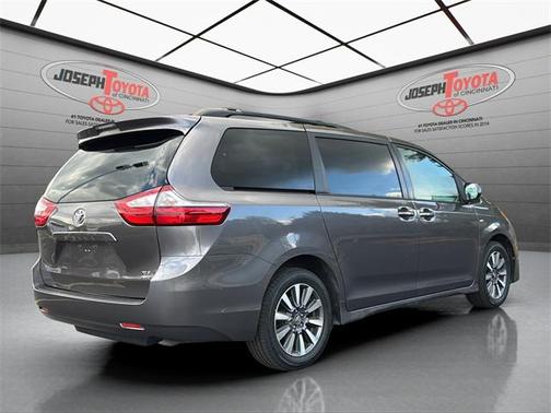 2018 Toyota Sienna XLE