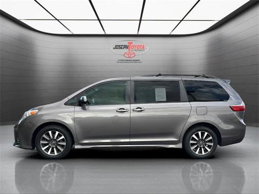2018 Toyota Sienna XLE
