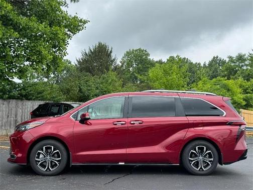 2025 Toyota Sienna Platinum 7 Passenger