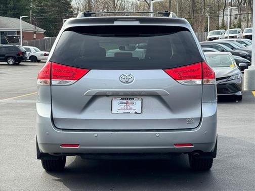 2012 Toyota Sienna XLE