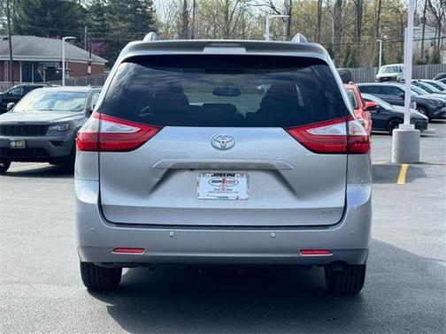 2016 Toyota Sienna XLE