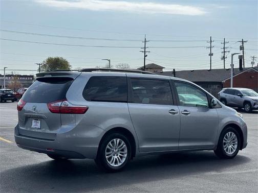 2016 Toyota Sienna XLE