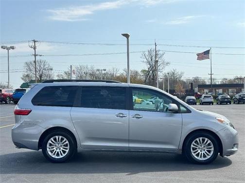 2016 Toyota Sienna XLE