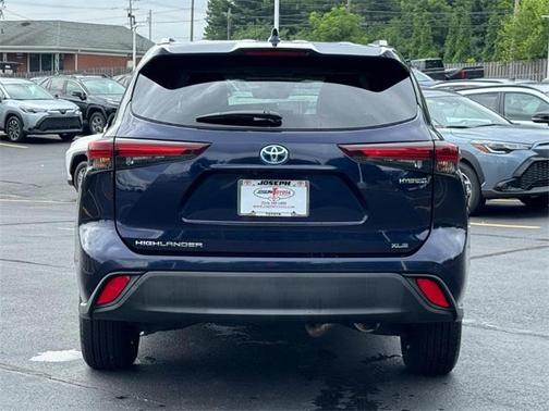 2024 Toyota Highlander Hybrid XLE