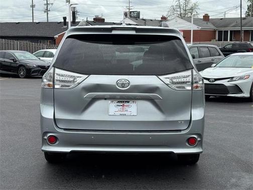 2019 Toyota Sienna SE Premium