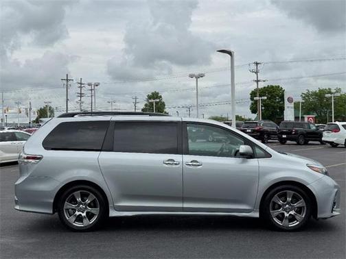 2019 Toyota Sienna SE Premium