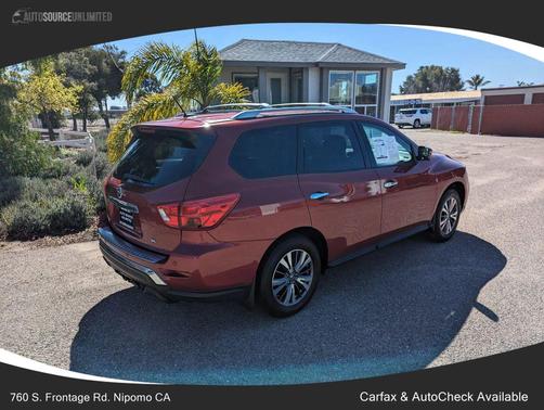 2017 Nissan Pathfinder SL