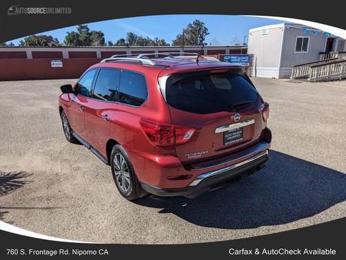 2017 Nissan Pathfinder SL