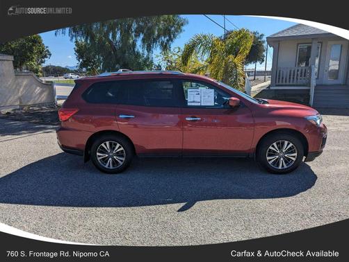 2017 Nissan Pathfinder SL