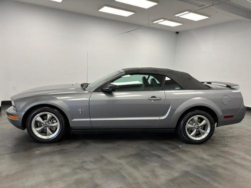 2006 Ford Mustang Deluxe