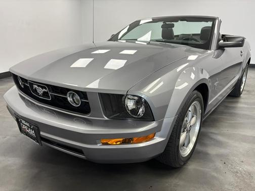 2006 Ford Mustang Deluxe