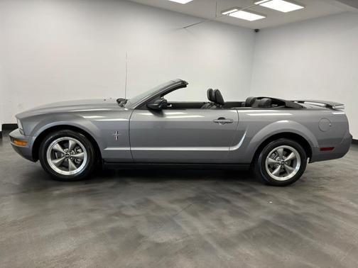2006 Ford Mustang Deluxe