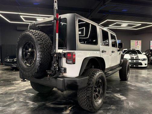 Bright White Clearcoat 2013 Jeep Wrangler Unlimited Sport