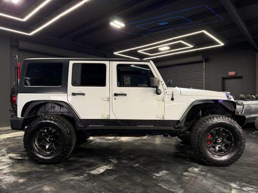 Bright White Clearcoat 2013 Jeep Wrangler Unlimited Sport