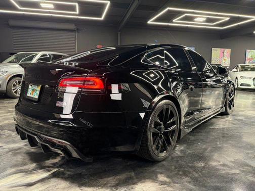 2022 Tesla Model S Plaid