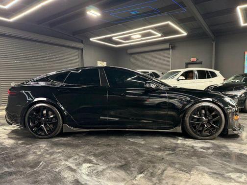 2022 Tesla Model S Plaid