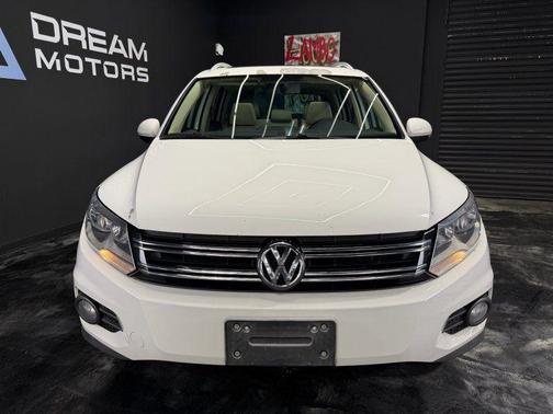 White 2013 Volkswagen Tiguan SE