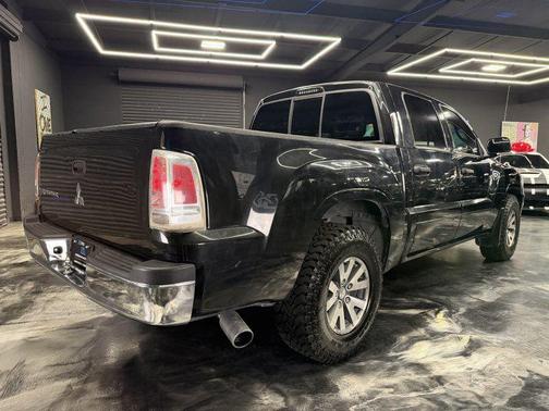 2007 Mitsubishi Raider LS