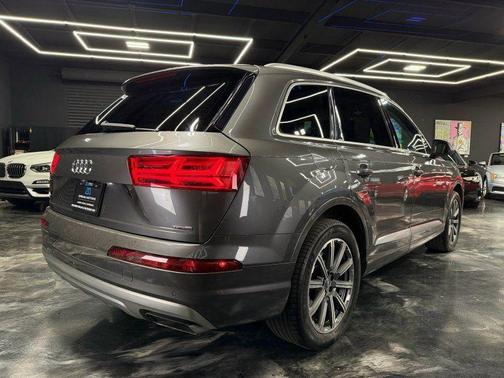 Samurai Gray Metallic 2019 Audi Q7 45 Premium Plus