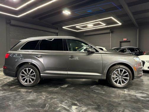 Samurai Gray Metallic 2019 Audi Q7 45 Premium Plus