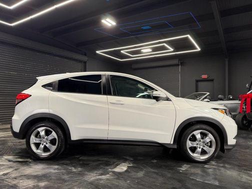 White 2016 Honda HR-V EX