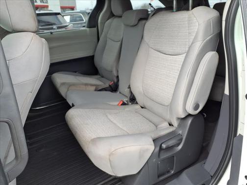 2022 Toyota Sienna LE